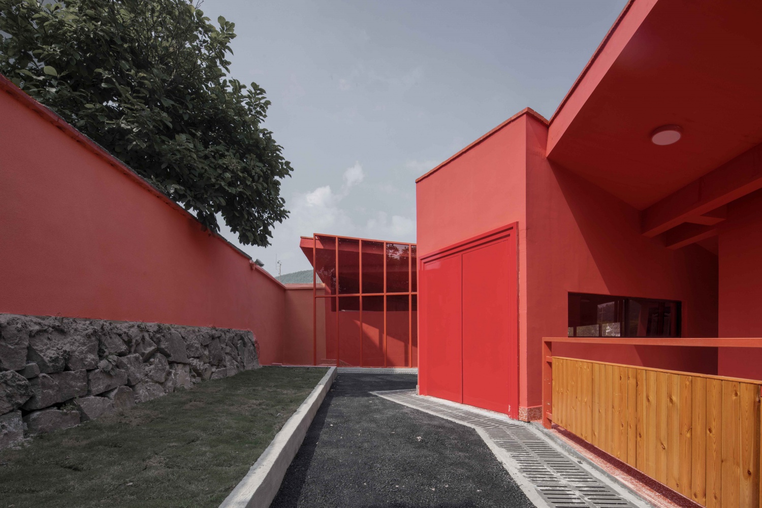 red note house on the horizon