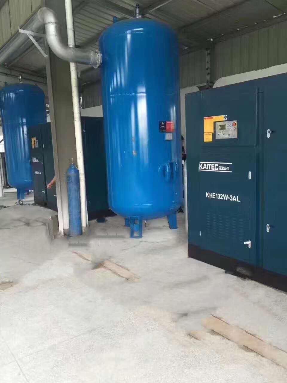 空压机排出的压缩空气中为什么会有水呢?