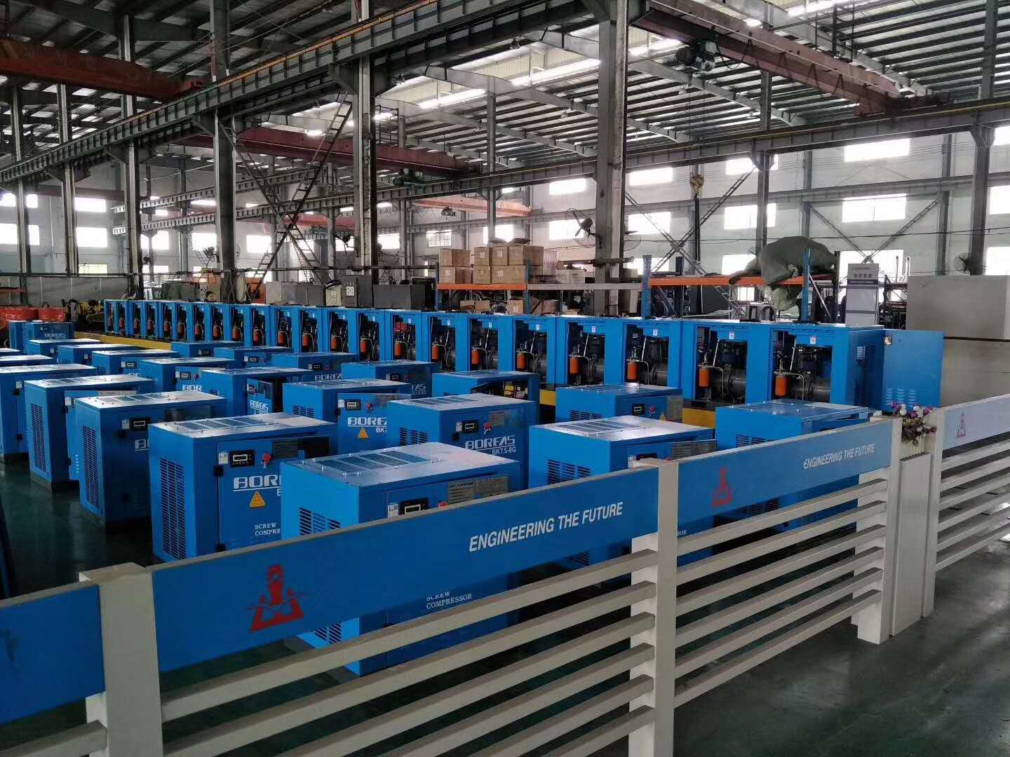 空压机排出的压缩空气中为什么会有水呢?